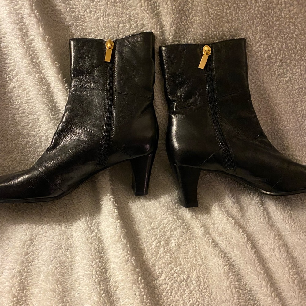 Liz Claiborne LizFlex Black Eleanor II Boot- Women’s 6.5